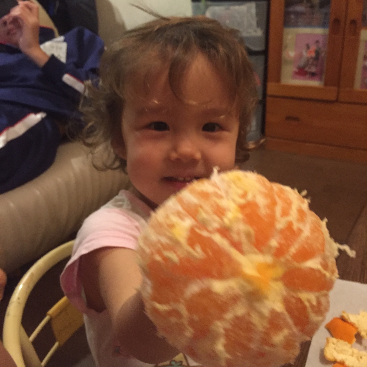 Yurika und ihre Mandarine 